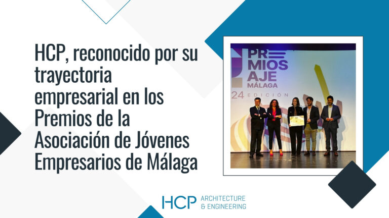 Jacobo Higuera y Elena Pérez, de HCP, en el acto de entrega de los Premios AJE en la categoría de Trayectoria Empresarial