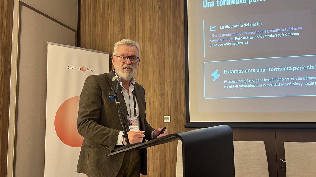 Alejandro Pérez, socio fundador de HCP Architecture & Engineering, durante su ponencia en Real Estate & Architecture Málaga