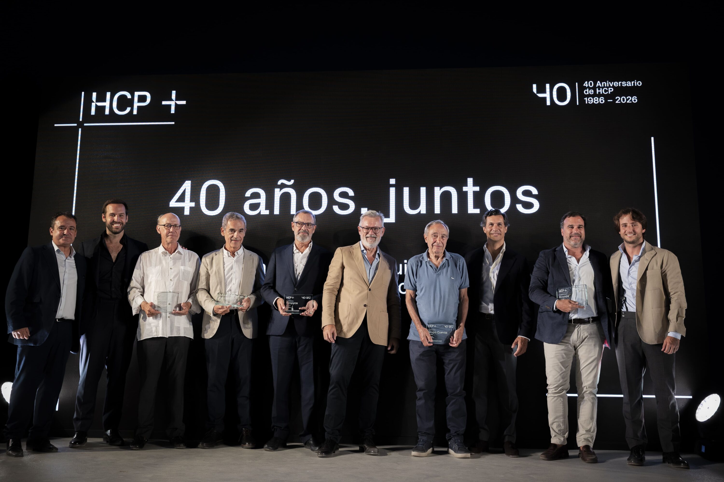 Socios de HCP junto a algunos de nuestros clientes